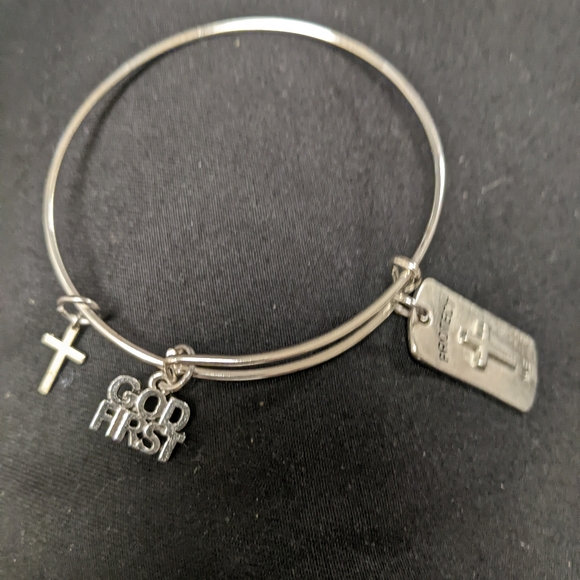 Religious themed expendable bracelet - Picture 1 of 1